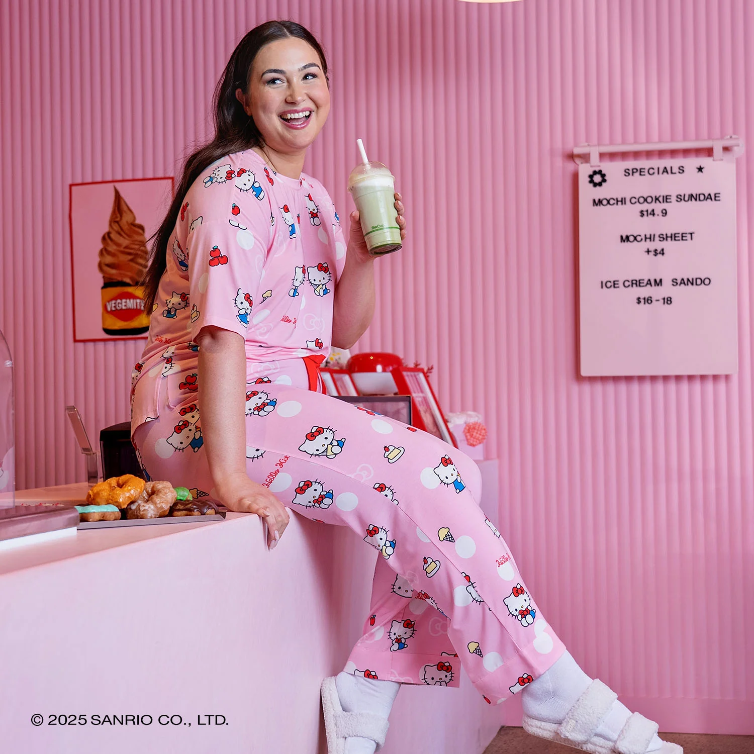 1040-hello-kitty-polka-dot-2.webp Hello Kitty Polka Dot