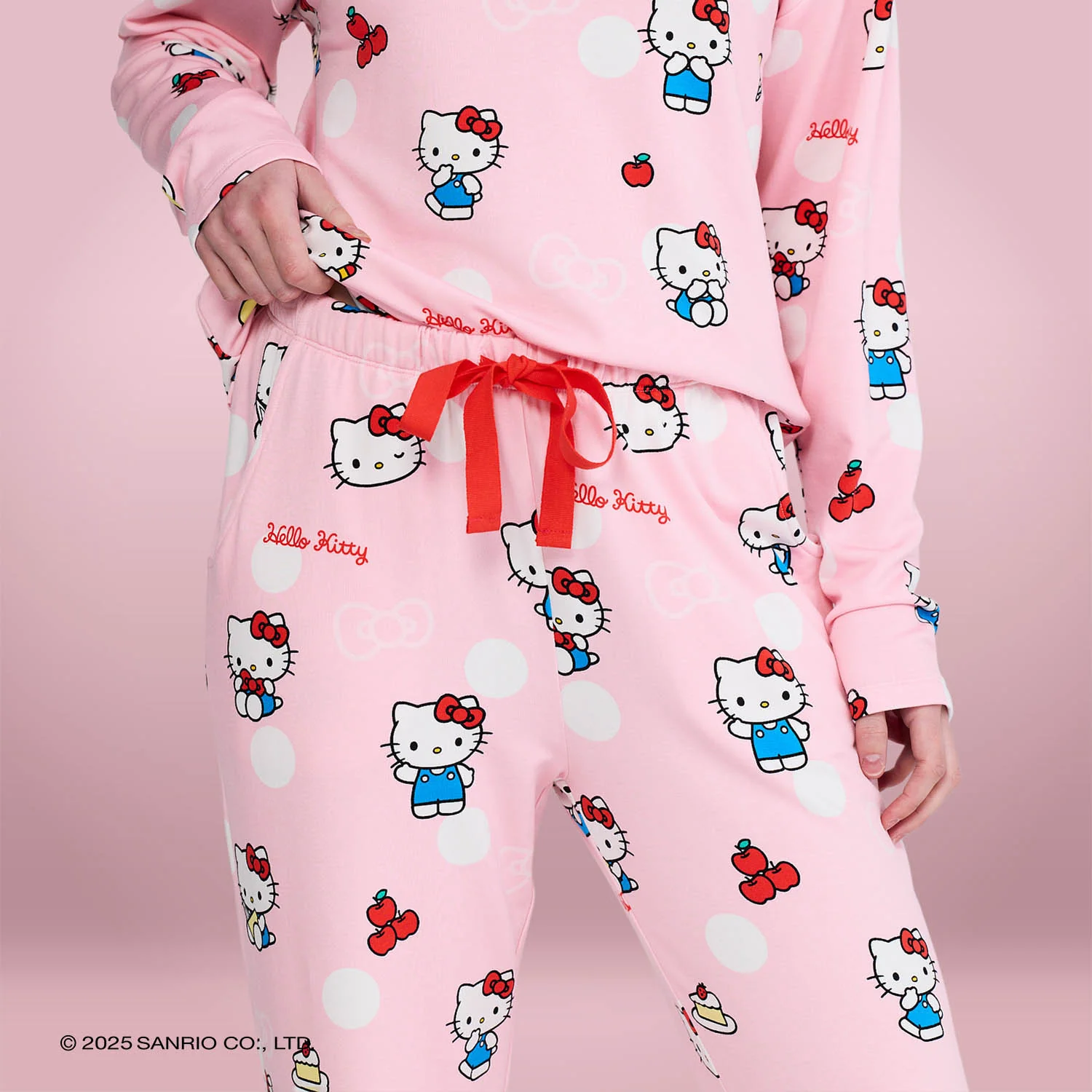 1040-hello-kitty-polka-dot-3.webp Hello Kitty Polka Dot