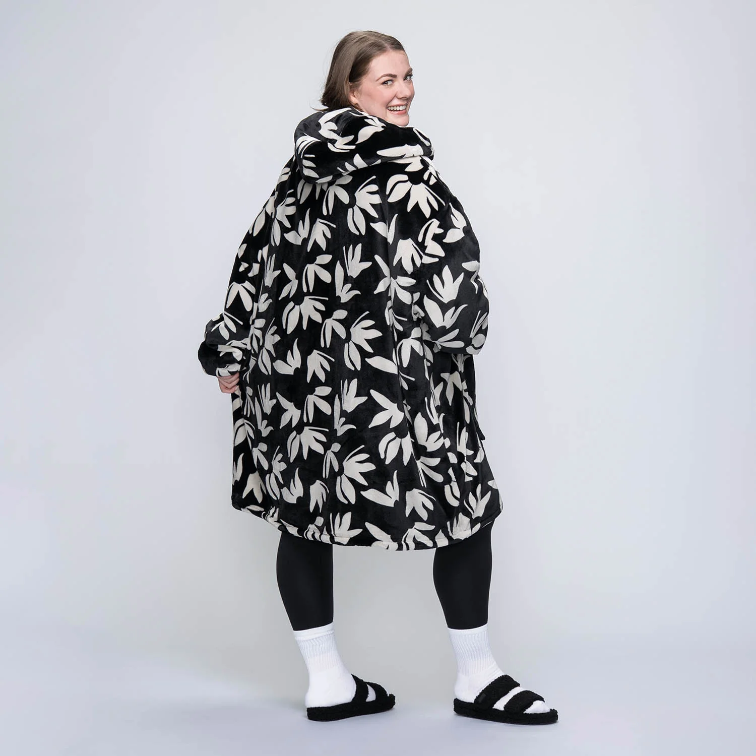 1252-black-floral-10.webp Black Floral