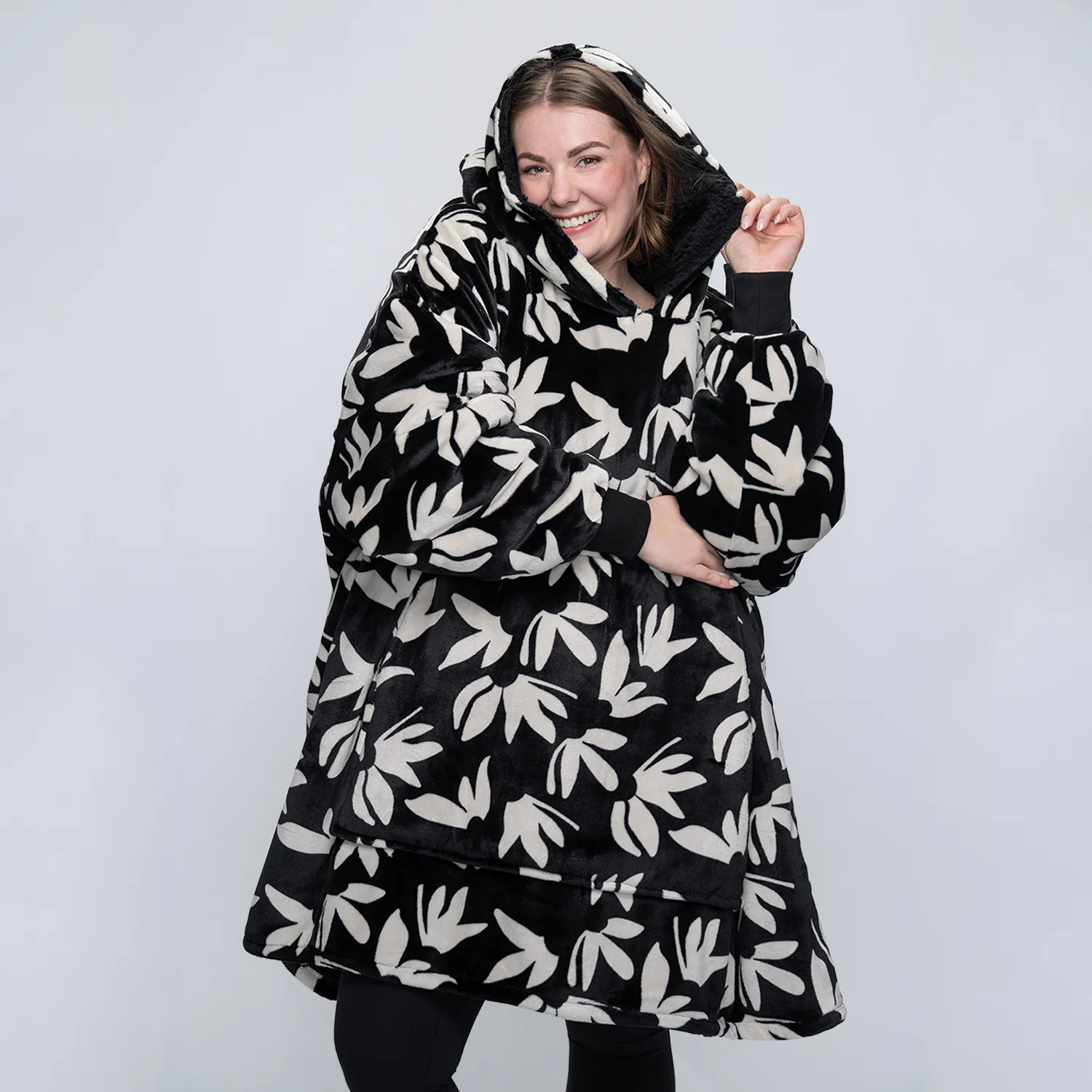1252-black-floral-2.webp Black Floral