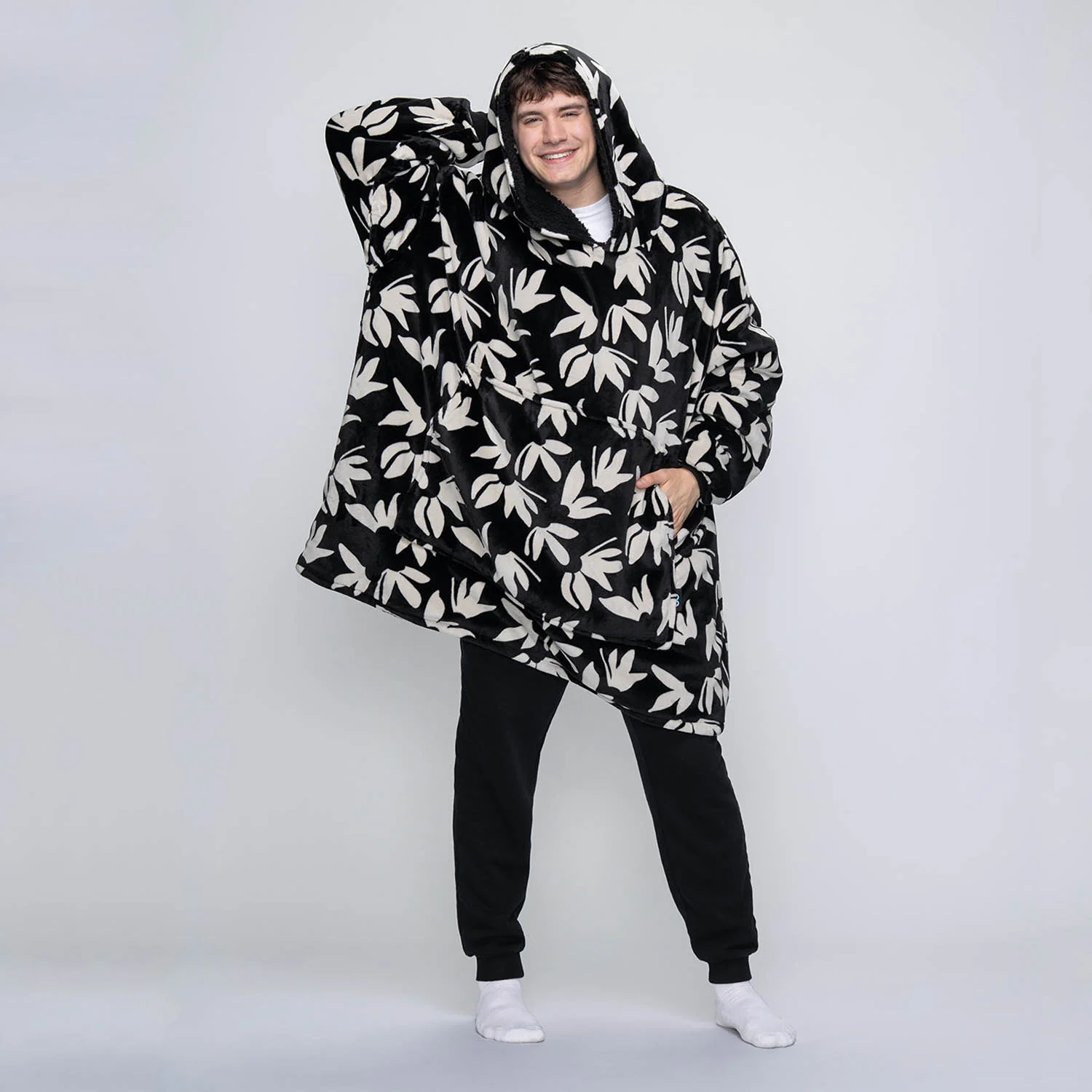 1252-black-floral-3.webp Black Floral