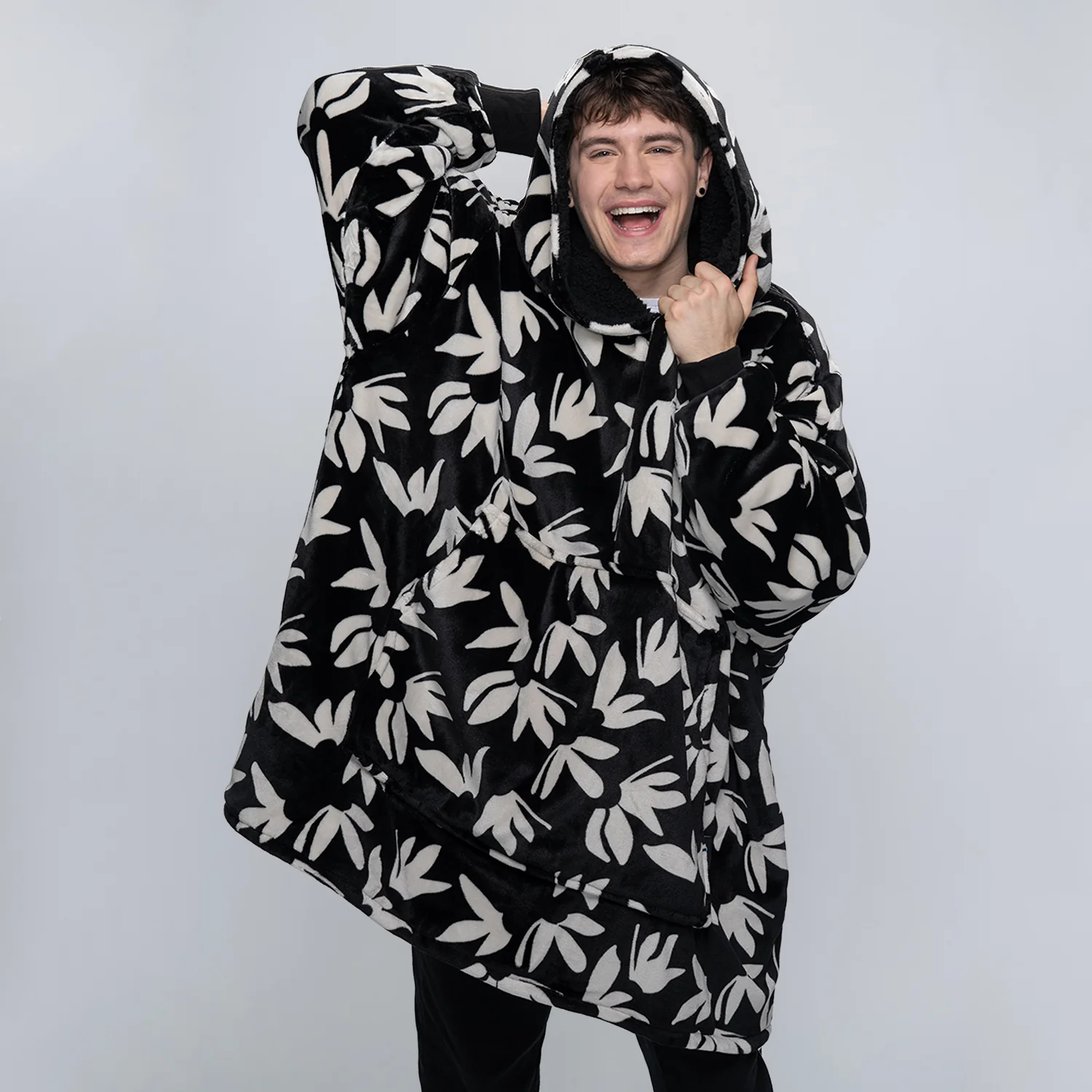 1252-black-floral-9.webp Black Floral