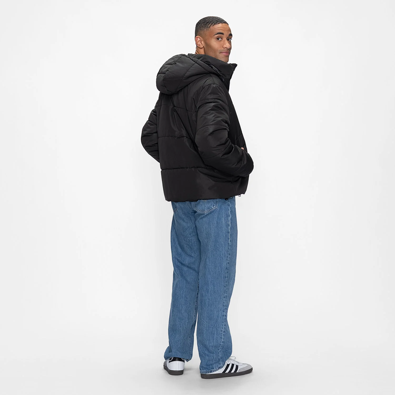 1444-black-black-7.webp Black / Black