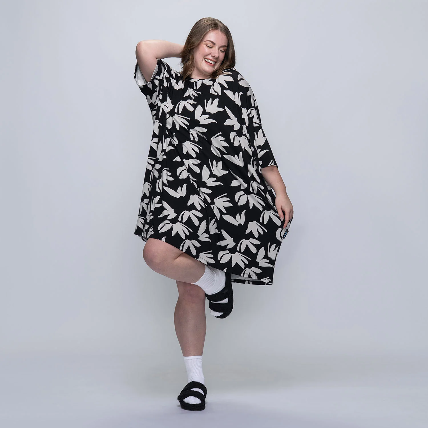 1459-black-floral-1.webp Black Floral