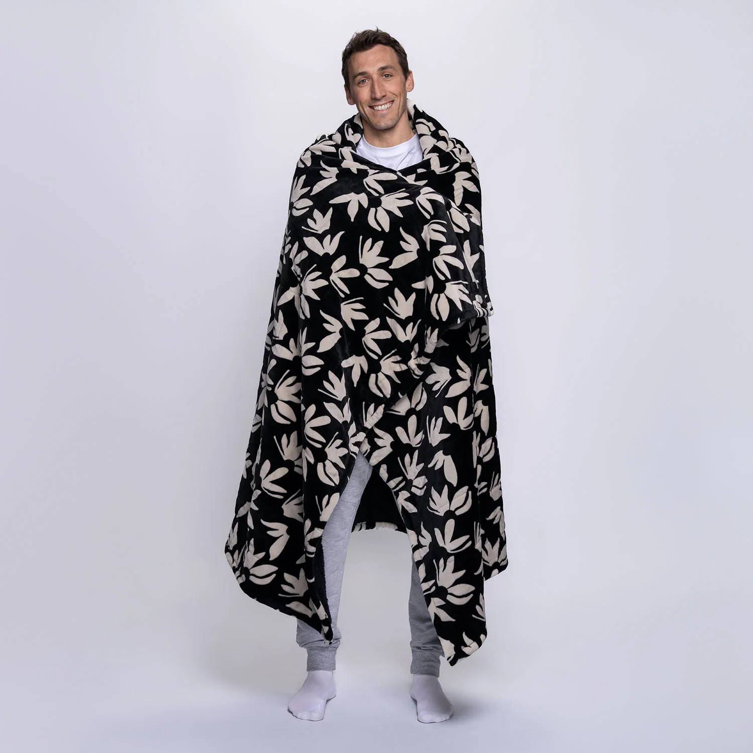 1518-black-floral-3.webp Black Floral