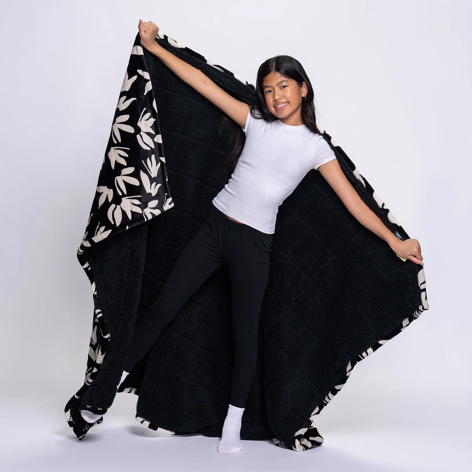 1518-black-floral-4.webp Black Floral