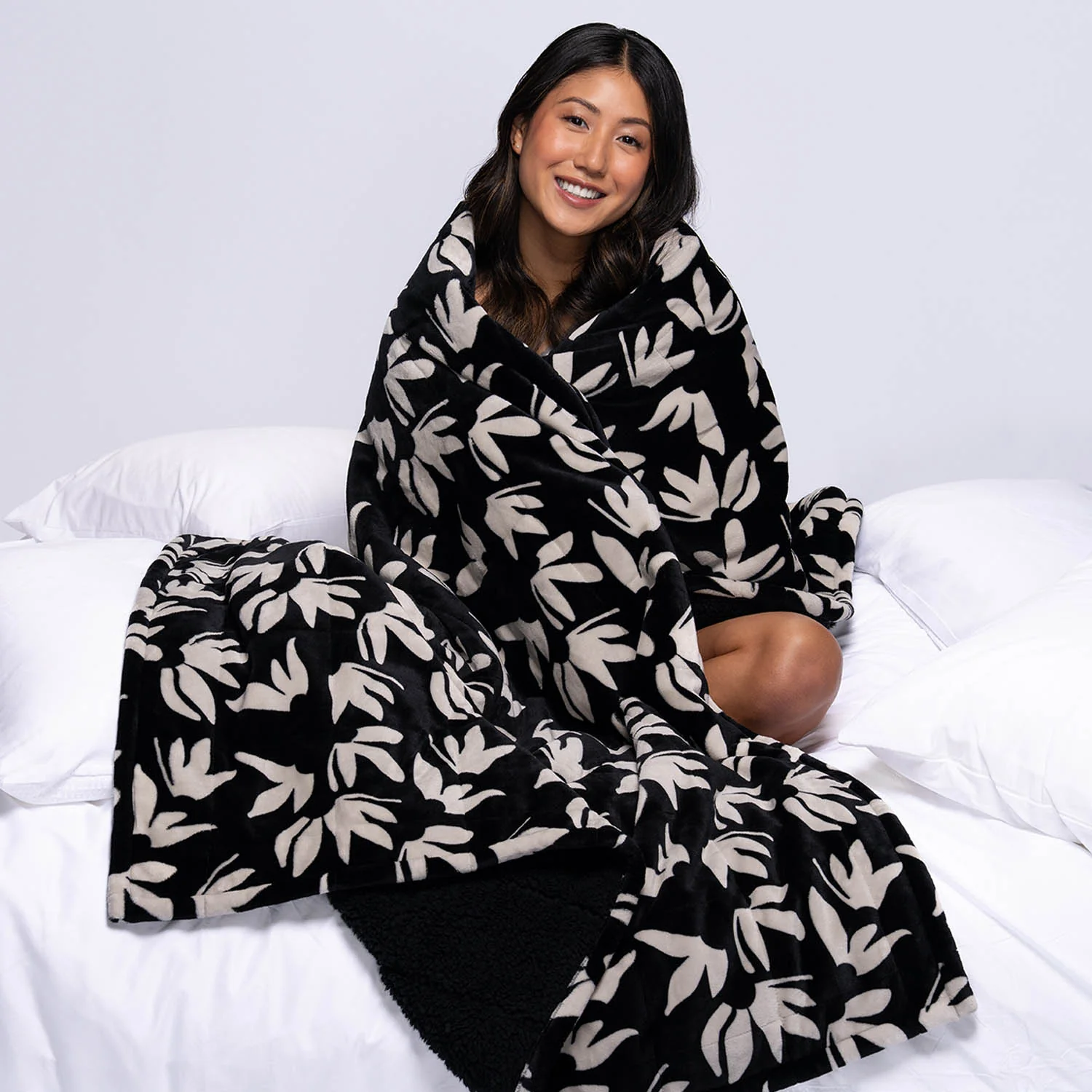 1518-black-floral-6.webp Black Floral