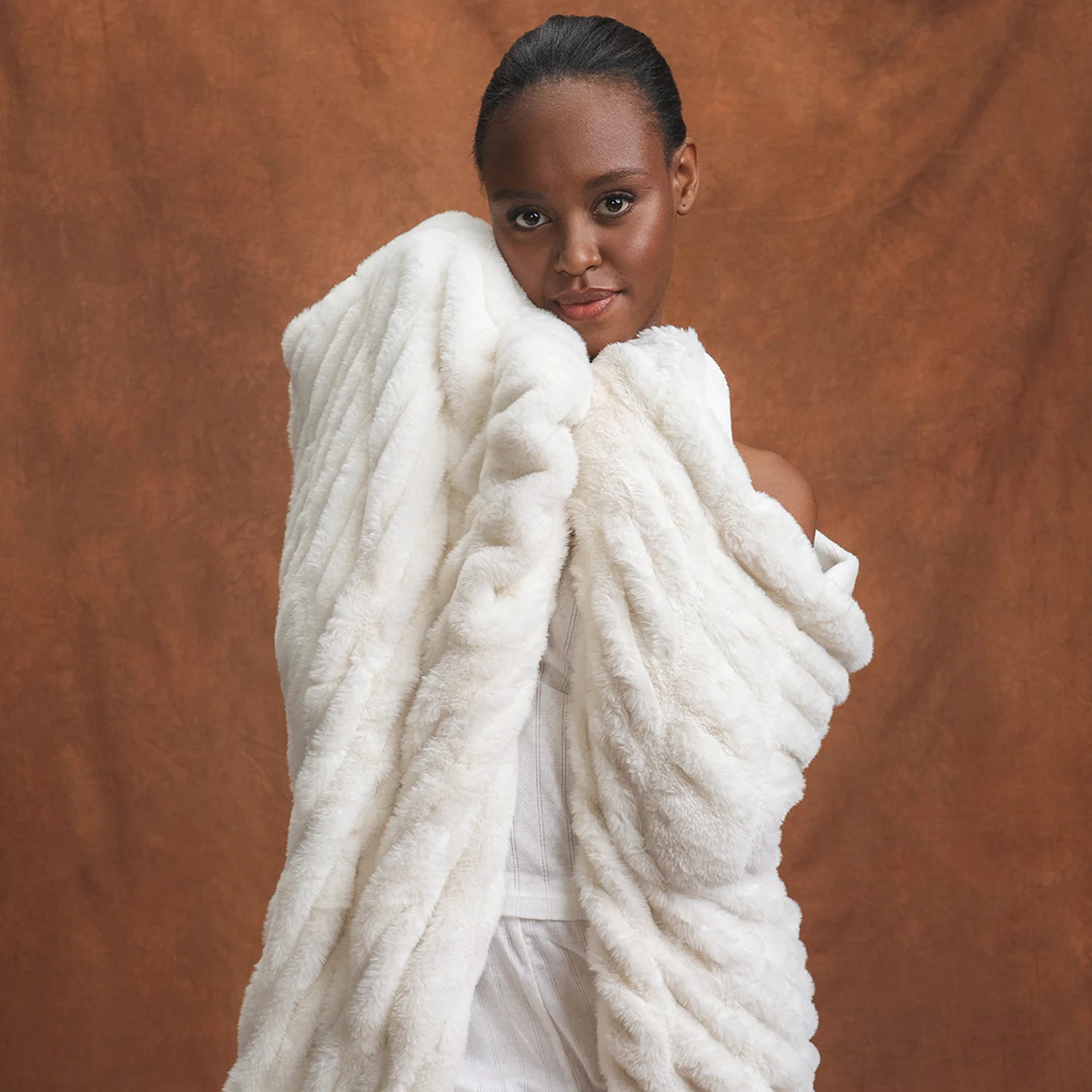 1590-cream-luxe-1.webp Cream Luxe