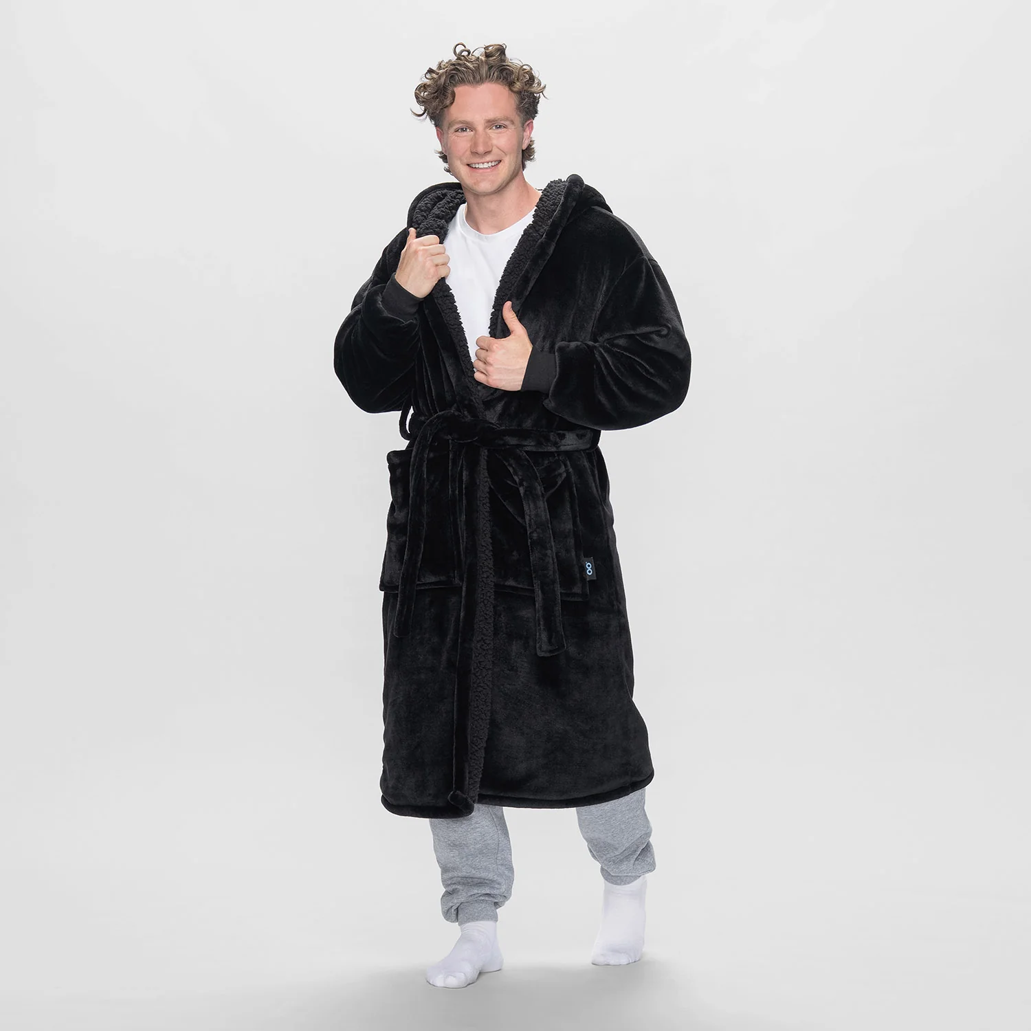 1681-all-black-1.webp All Black