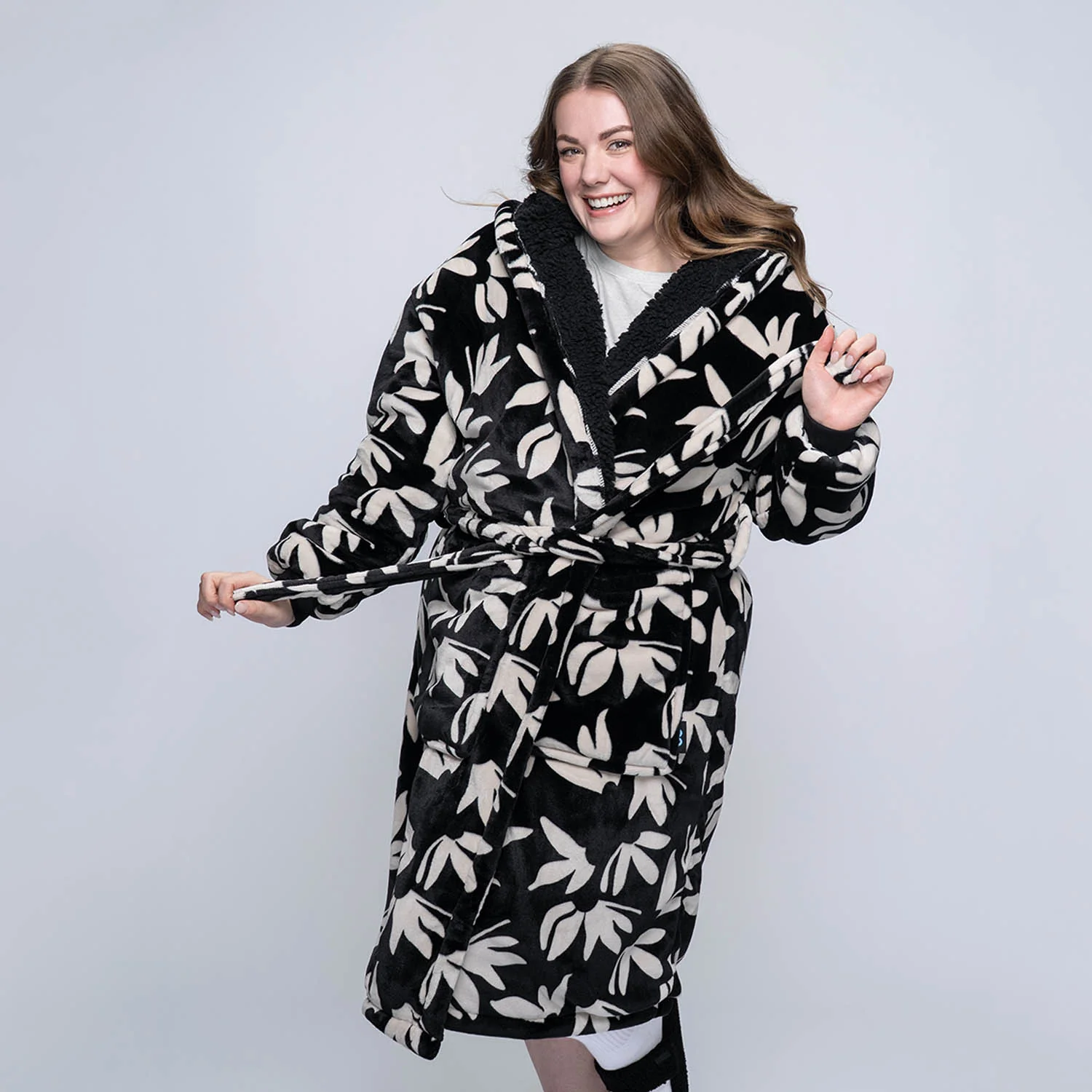 779-black-floral-1.webp Black Floral