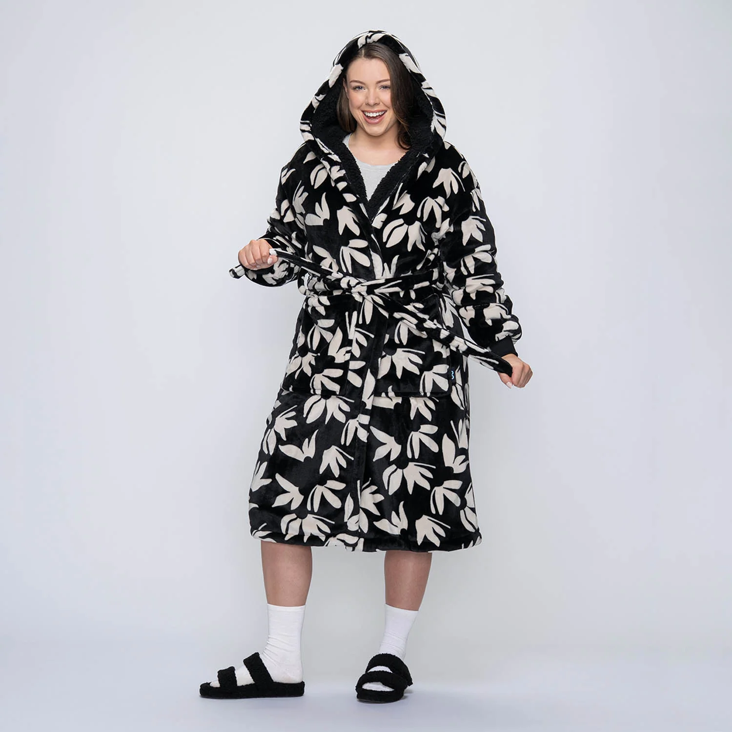 779-black-floral-3.webp Black Floral