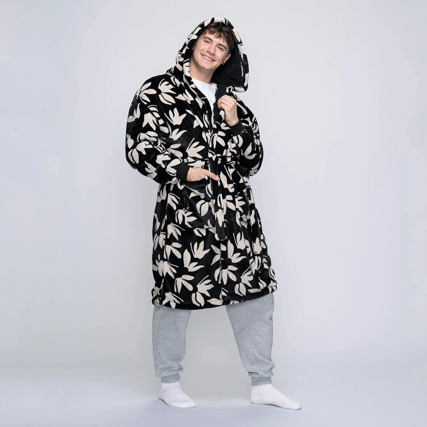 779-black-floral-4.webp Black Floral