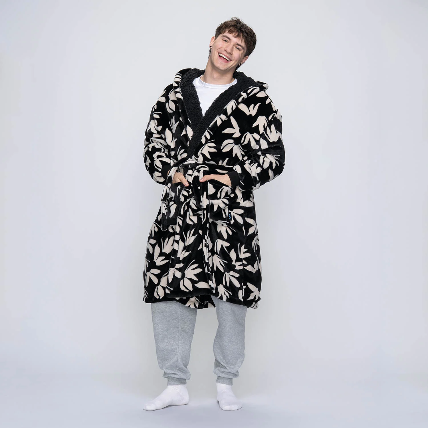 779-black-floral-5.webp Black Floral