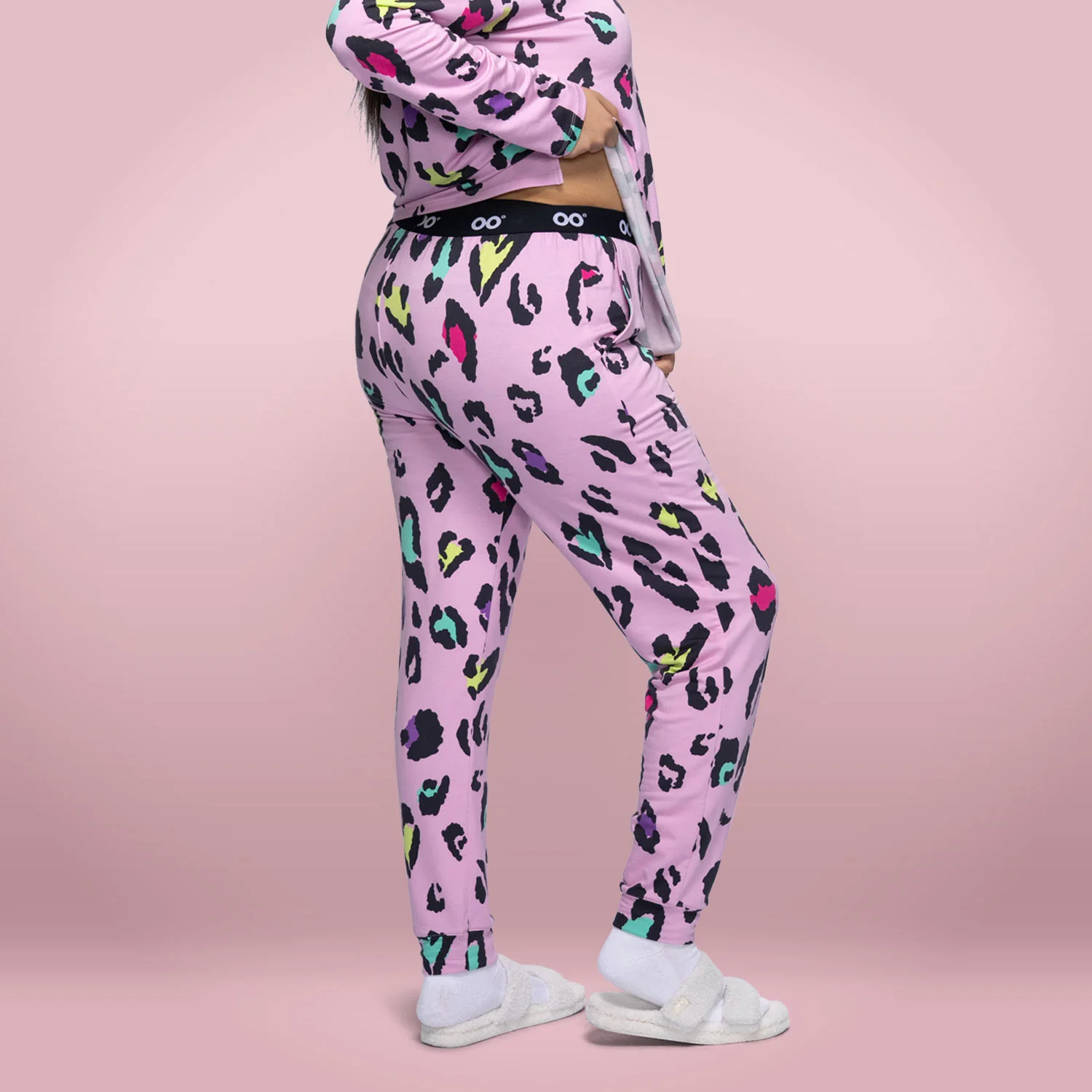 920-pink-leopard-5.webp Pink Leopard
